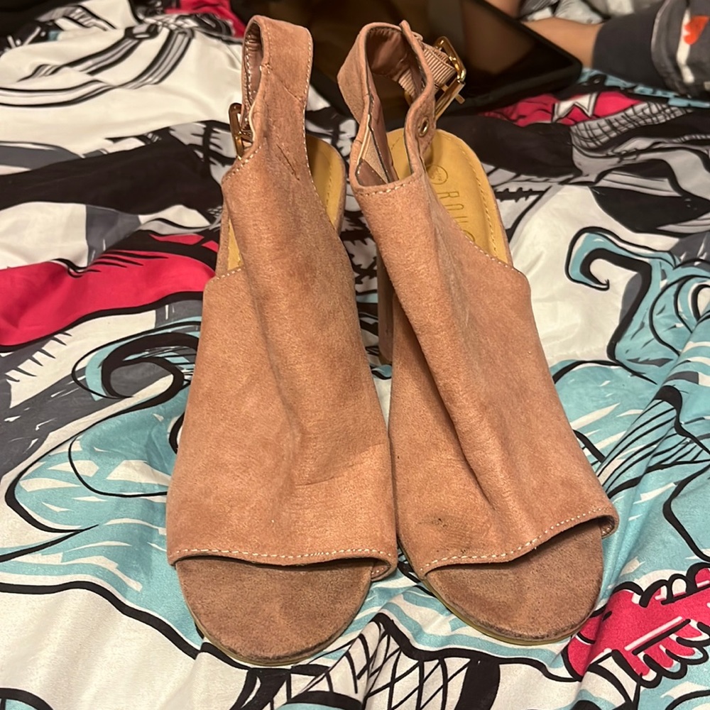 Rouge heels